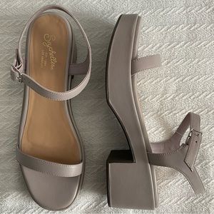 Lavender leather sandals